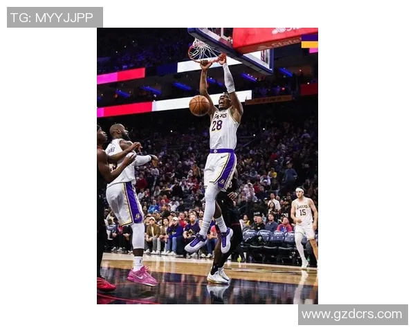 112-108！东契奇复出三双，詹姆斯29+7+6，湖人终结76人三连胜